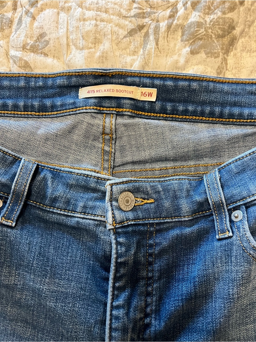 Classic Women's Blue Denim Jeans - Casual Everyday Style - Picture 6 of 7